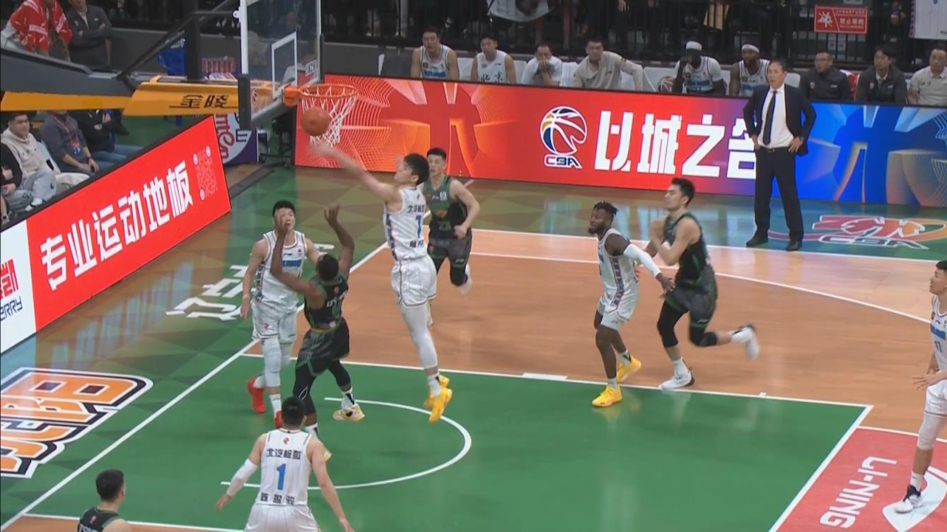 曾凡博釘板血帽弗格上籃 本場個人第6個蓋帽！