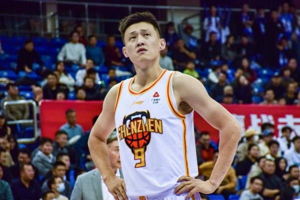 教練教你打籃球！周鵬13中10砍24分&生涯總得分升歷史第十三！